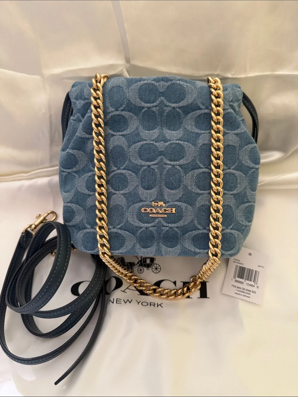 🩵Coach NWT Blue Denim Signature Drawstring Mini Faye Crossbody with Gold Chain - Picture 4 of 11